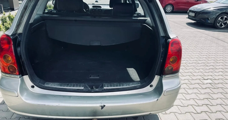 Toyota Avensis cena 7200 przebieg: 307274, rok produkcji 2004 z Kielce małe 92